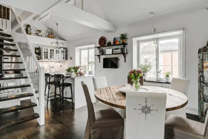 A bright kitchen provides a cozy spot to spend a rainy day (bloglovin)
