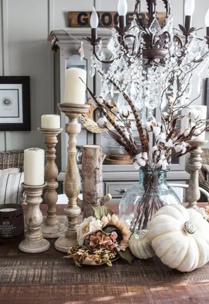 Adding neutral accents to a display of white pumpkins keeps the display modern and fresh (homebnc.com)