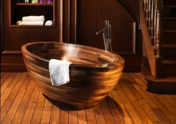 Beautiful wood bathtub (icreatived.com)