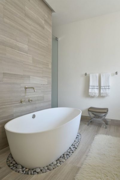 Simple and elegant bathtub for the modern home (maisonvalentina.net)