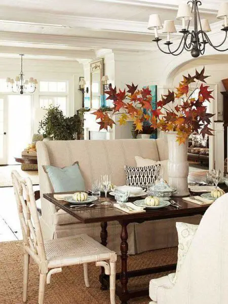 Adding branches of leaves brings a pop of color to this fall setting (porchdaydreamer.com)