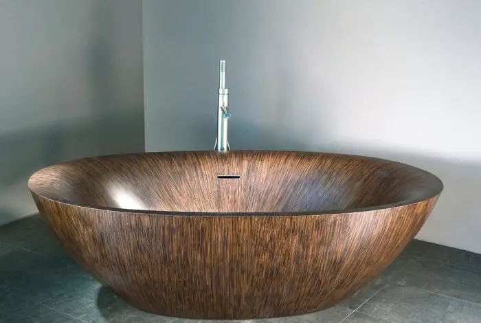 Wood bathtub (trendir.com)