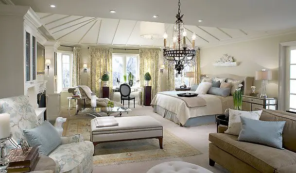 Luxurious touches make this the perfect bedroom for a rainy day retreat (wallpapersme.blogspot)