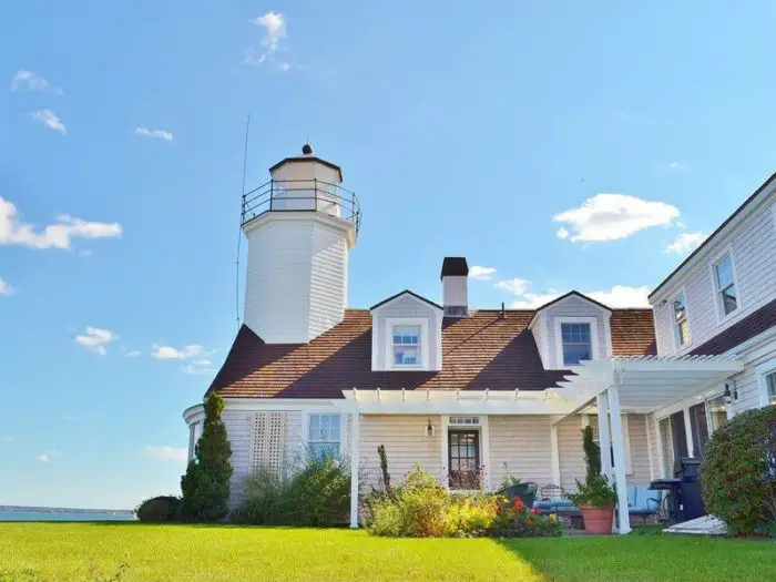 Charming home with lighthouse (Zillow)