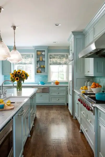 A light blue gives this kitchen a welcoming farmhouse feel (apocketfulofblue.blogspot)