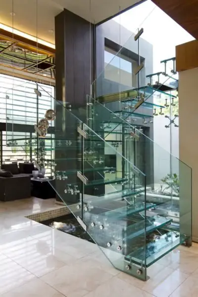 Tinted glass staircase (Decoist.com)