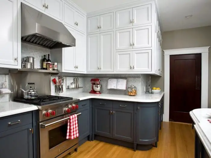 Two-toned cabinetry is quite the trend for the 2019 kitchen (HGTV)