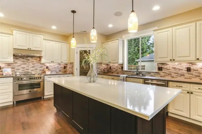Beautiful cream-colored kitchen on trend for 2019