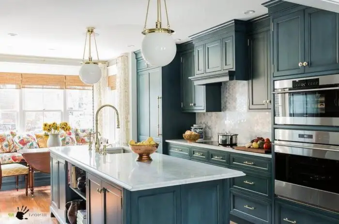 Blue-green peacock blue cabinetry refreshes this kitchen (tvgnews.com)