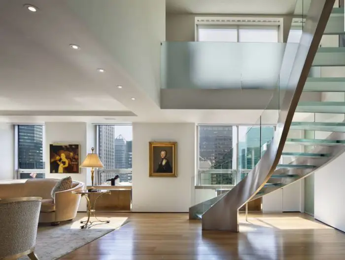 Dramatic curved glass stairway (usualhouse.com)