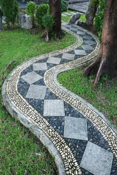 Amazing Curving Pathway Garden with Diamond Pavers