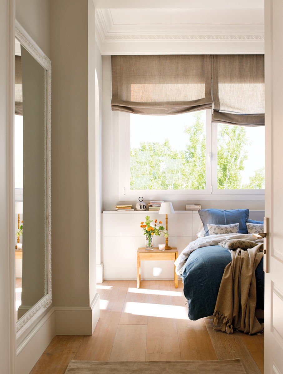 Bedroom with mirror at the entrance and gray blinds. For small spaces ...