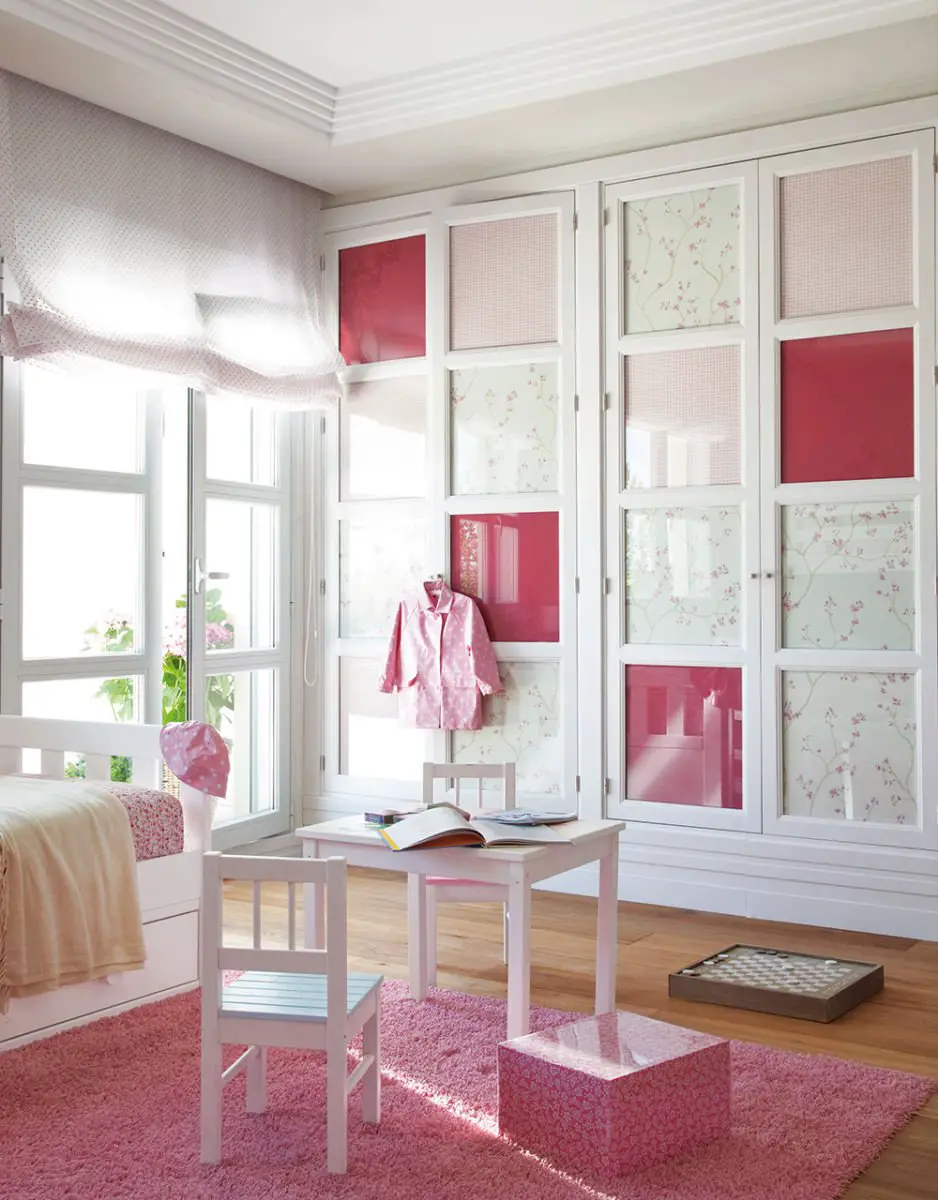 Children's bedroom in white and pink. And the kids?